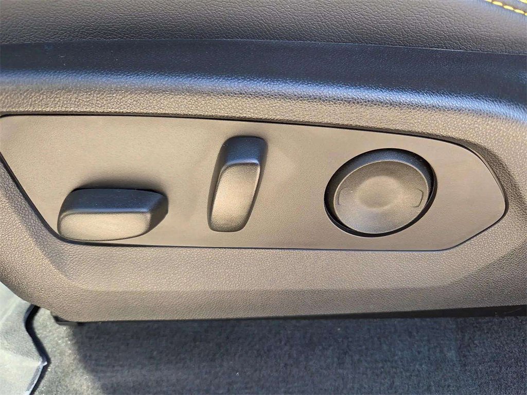 Used 2023 Chevrolet Colorado ZR2 w/ ZR2 Convenience Package III image 15