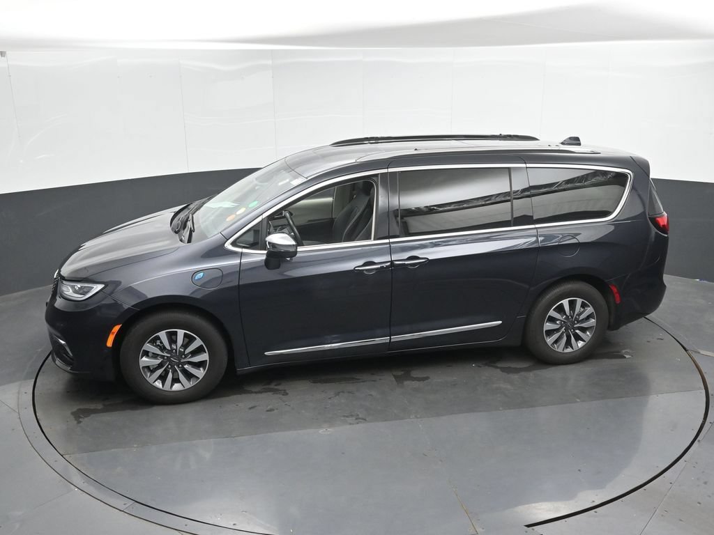 Used 2021 Chrysler Pacifica Limited w/ Premium & Safety Sphere Group FWD image 40