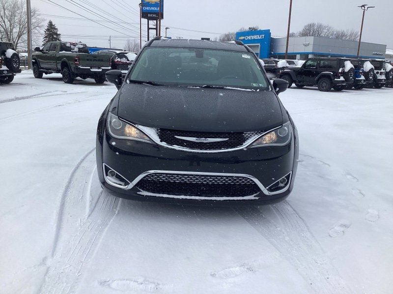 Used 2017 Chrysler Pacifica Touring-L image 2