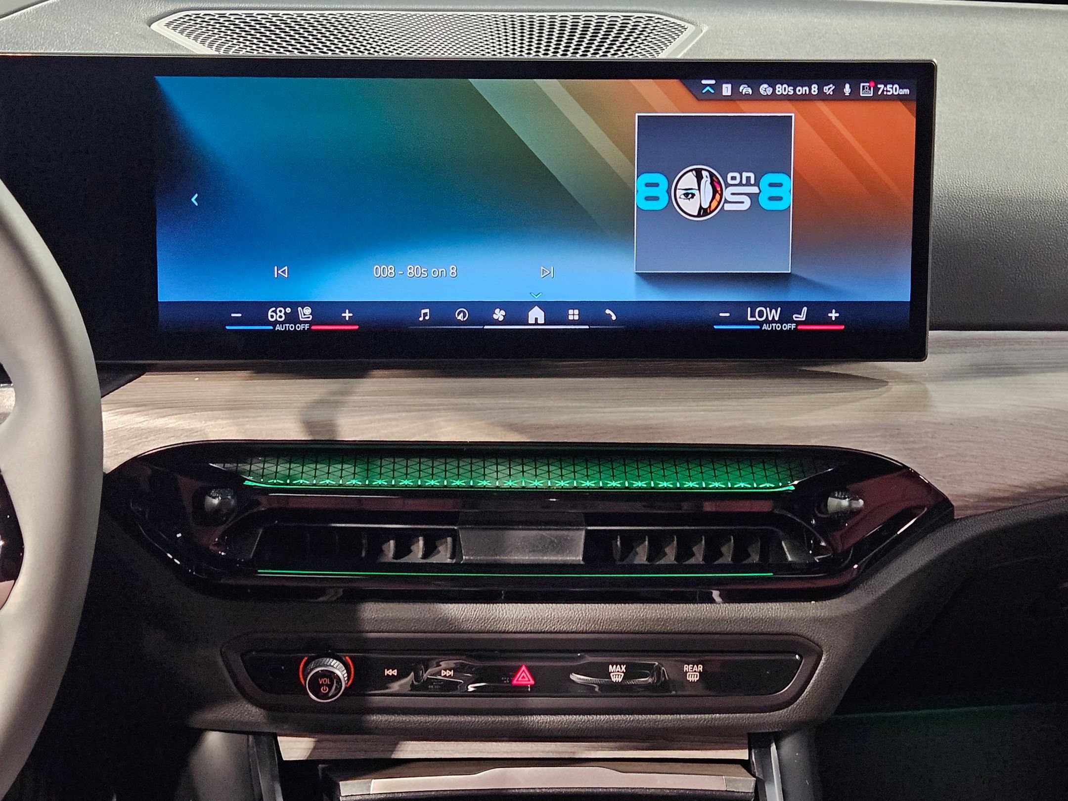 Used 2025 BMW 330i Sedan w/ Premium Package image 16