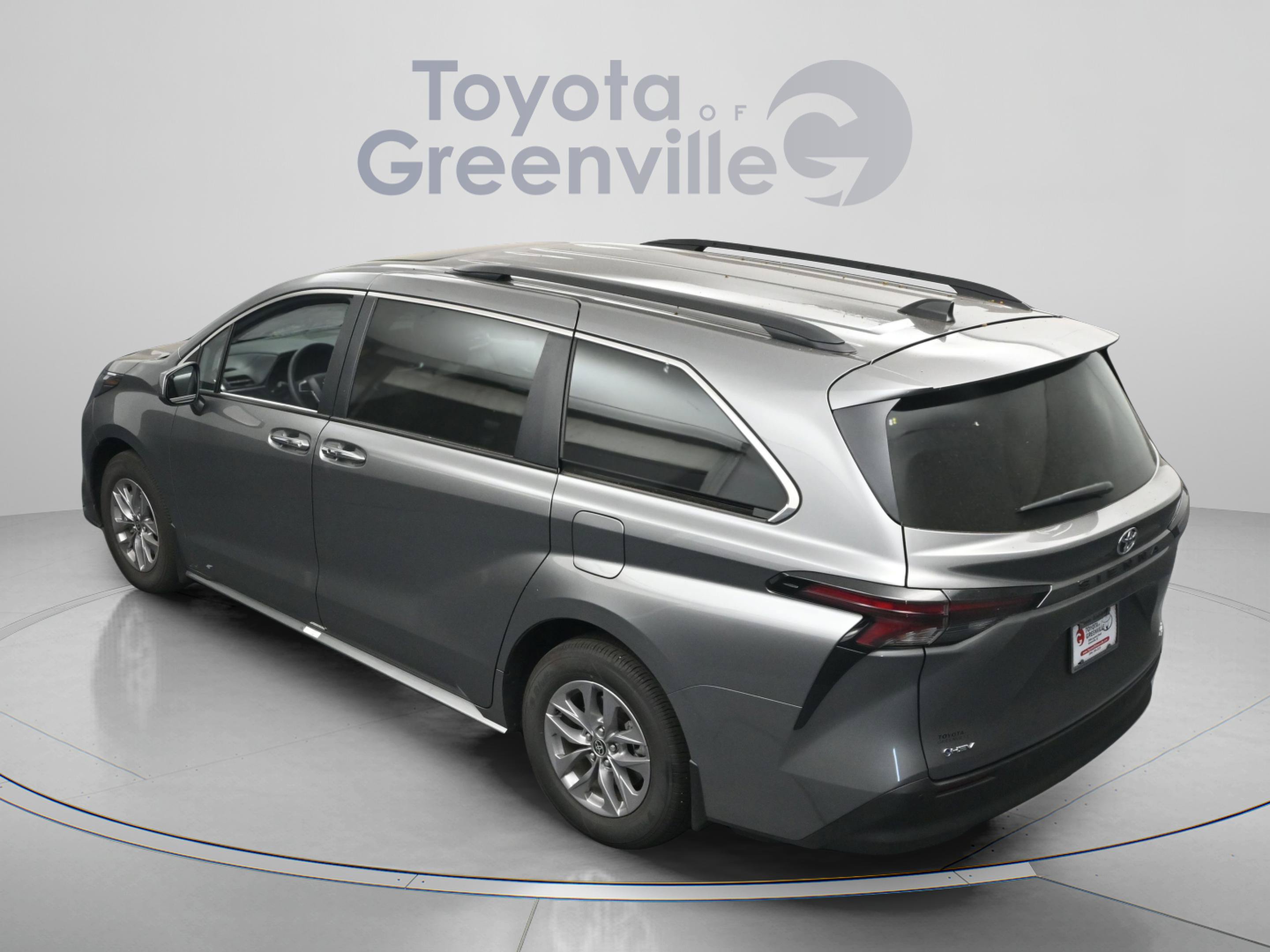 Certified 2026 Toyota Sienna XLE FWD image 9