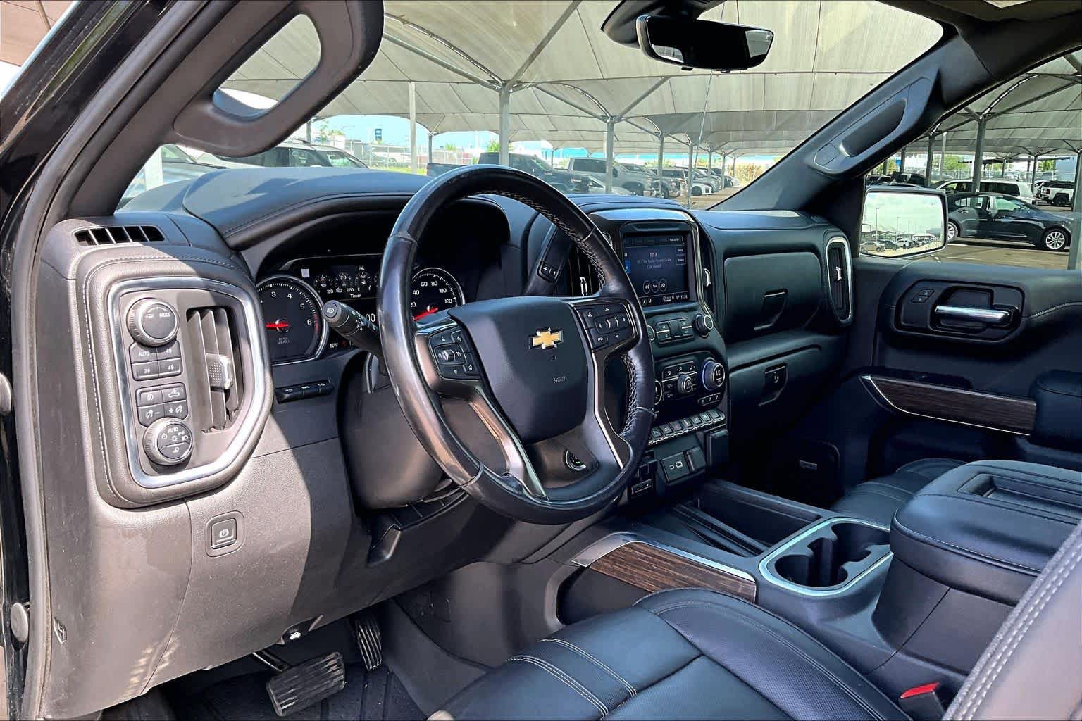 Used 2022 Chevrolet Silverado 1500 High Country w/ Technology Package AWD/4WD image 17
