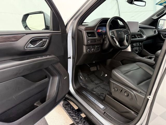 Used 2024 Chevrolet Suburban Z71 w/ Luxury Package AWD/4WD image 34