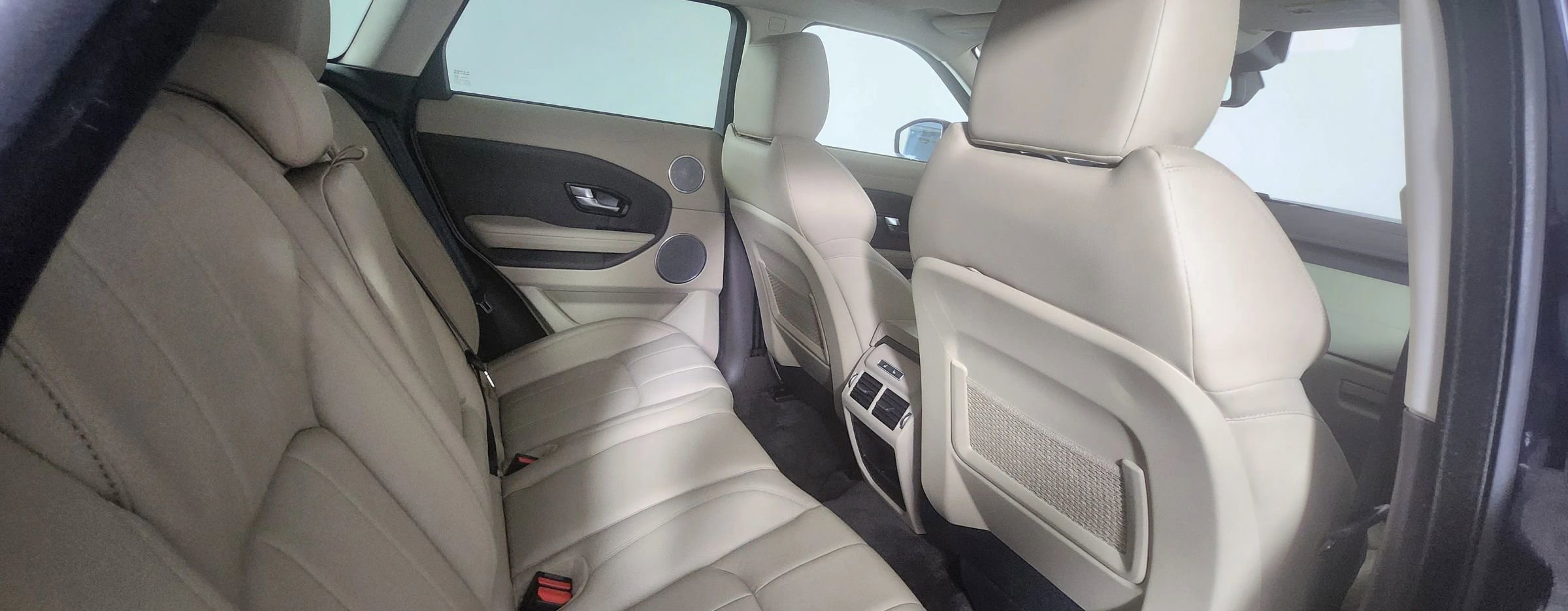 Used 2019 Land Rover Range Rover Evoque SE image 17