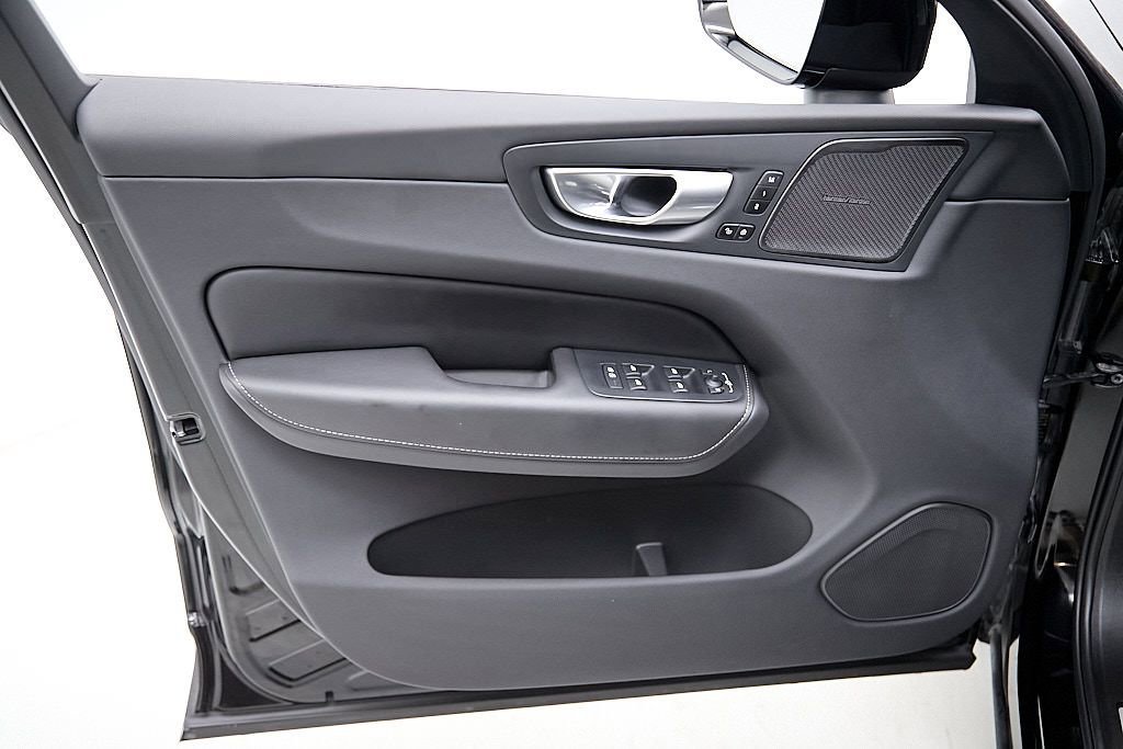 Certified 2024 Volvo XC60 T8 Ultimate image 11