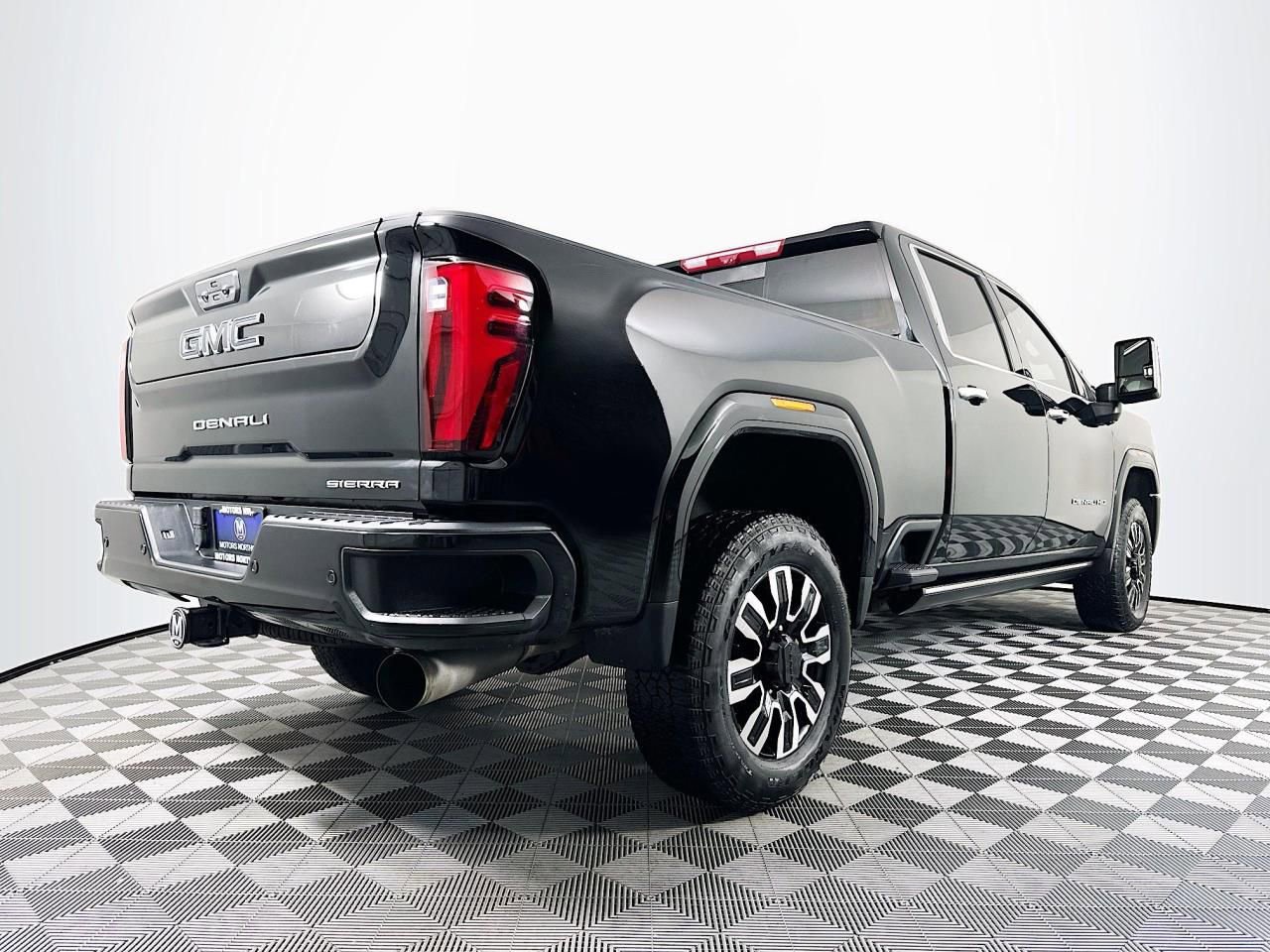 Used 2024 GMC Sierra 3500 Denali Ultimate image 11