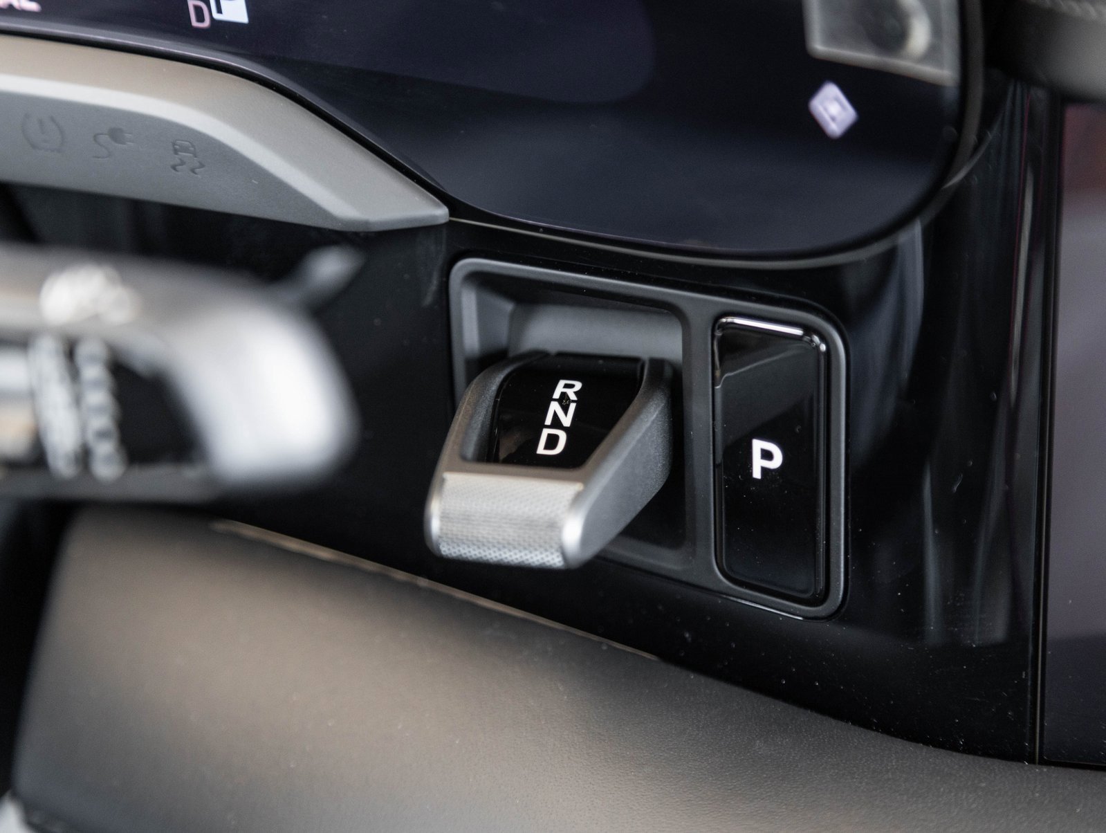 Used 2025 Porsche Taycan image 18