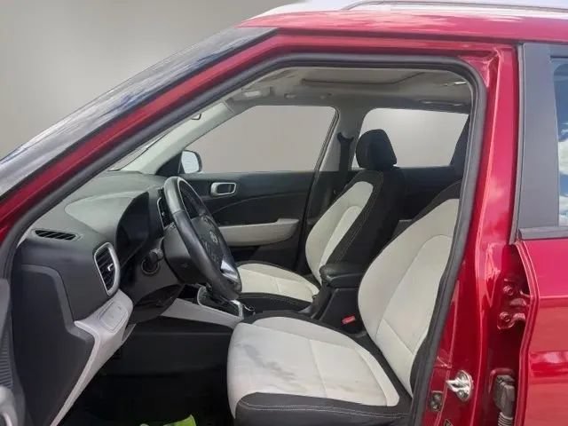 Used 2024 Hyundai Venue SEL FWD image 11