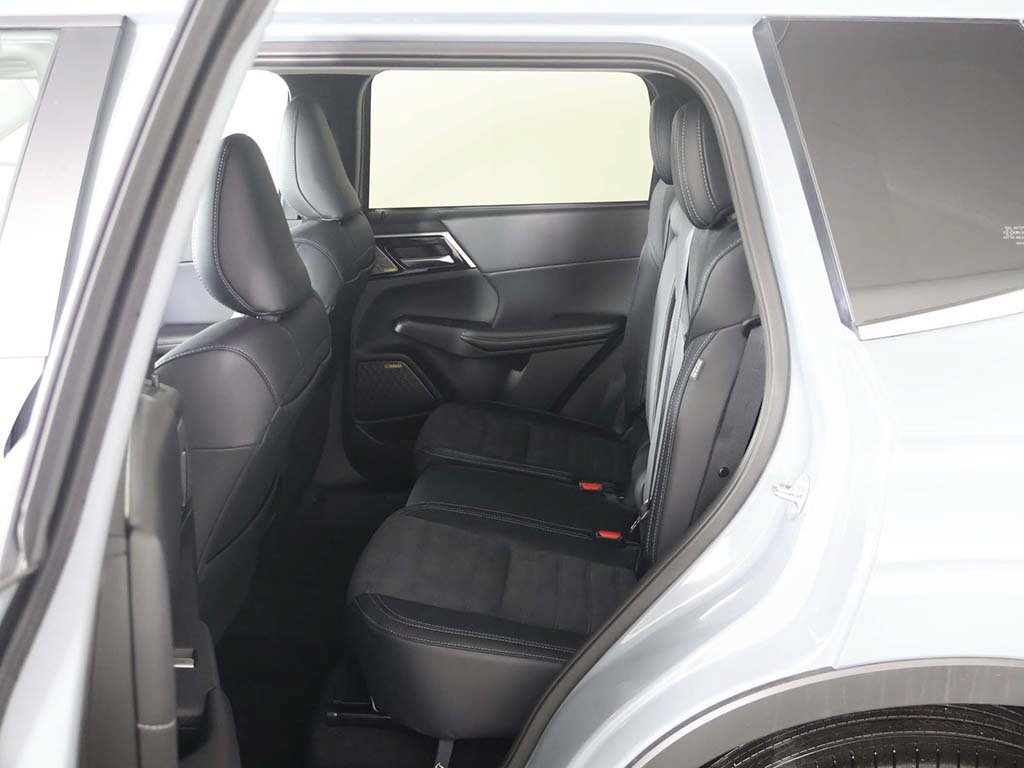 New 2026 Mitsubishi Outlander SE FWD image 32