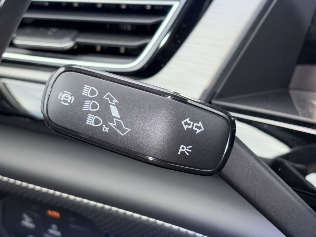 New 2026 Volkswagen Atlas Cross Sport SE FWD image 17
