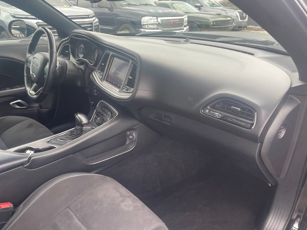 Used 2022 Dodge Challenger R/T Scat Pack RWD image 2