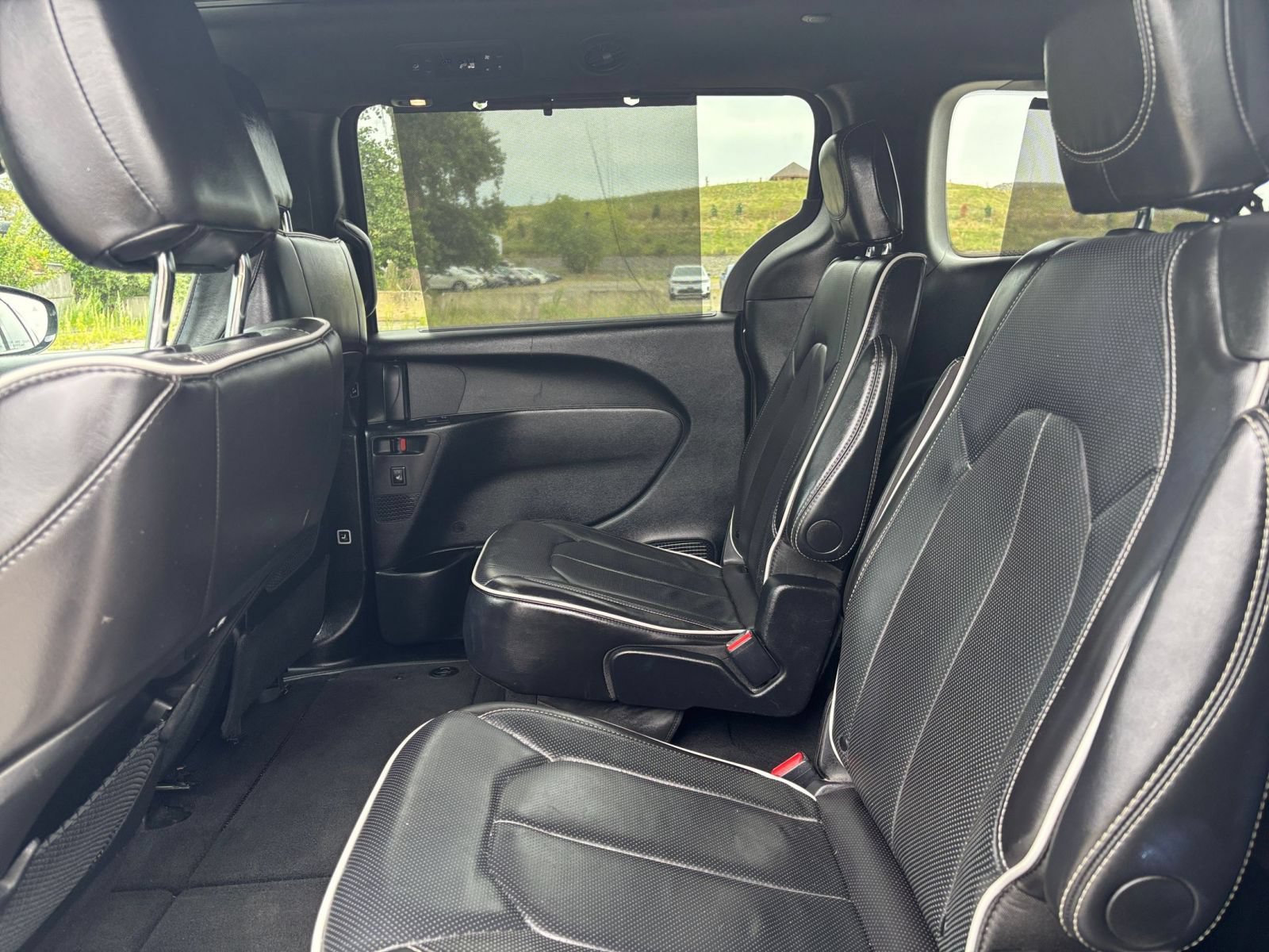 Used 2025 Chrysler Pacifica Limited FWD image 25