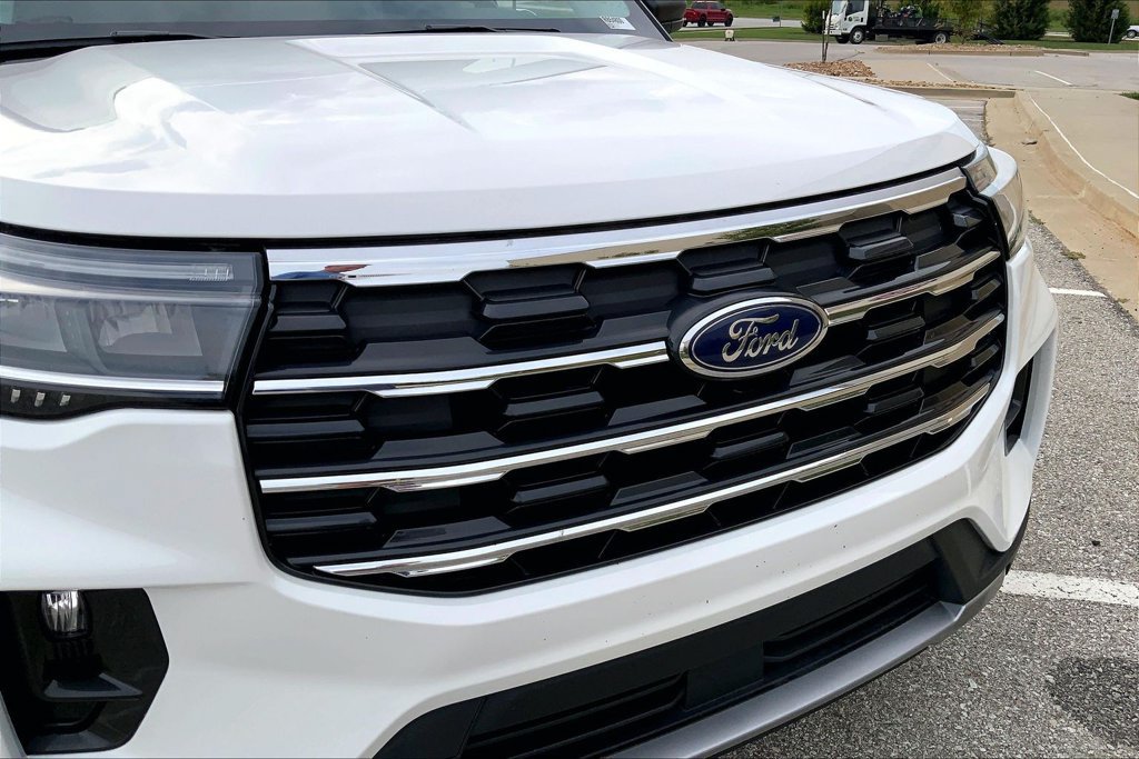 Used 2025 Ford Explorer Active w/ Active Comfort Package AWD/4WD image 27