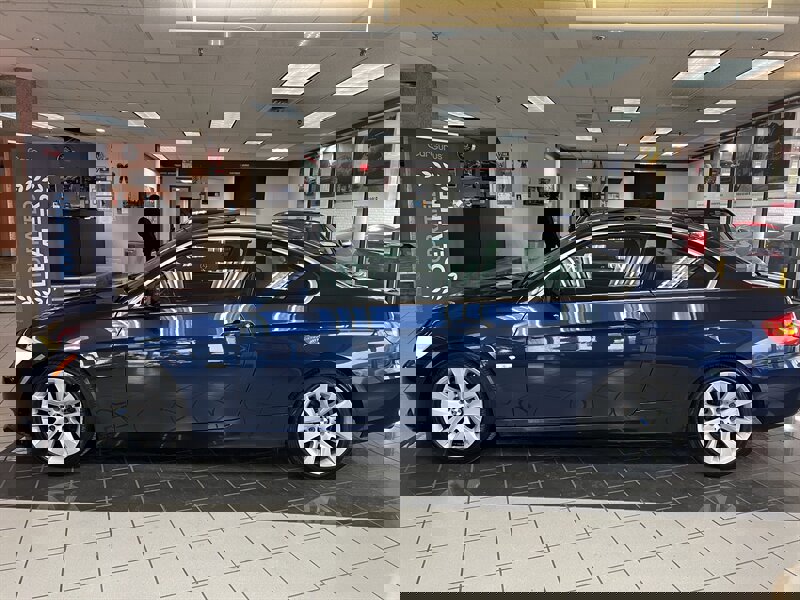 Used 2011 BMW 328i Coupe image 2