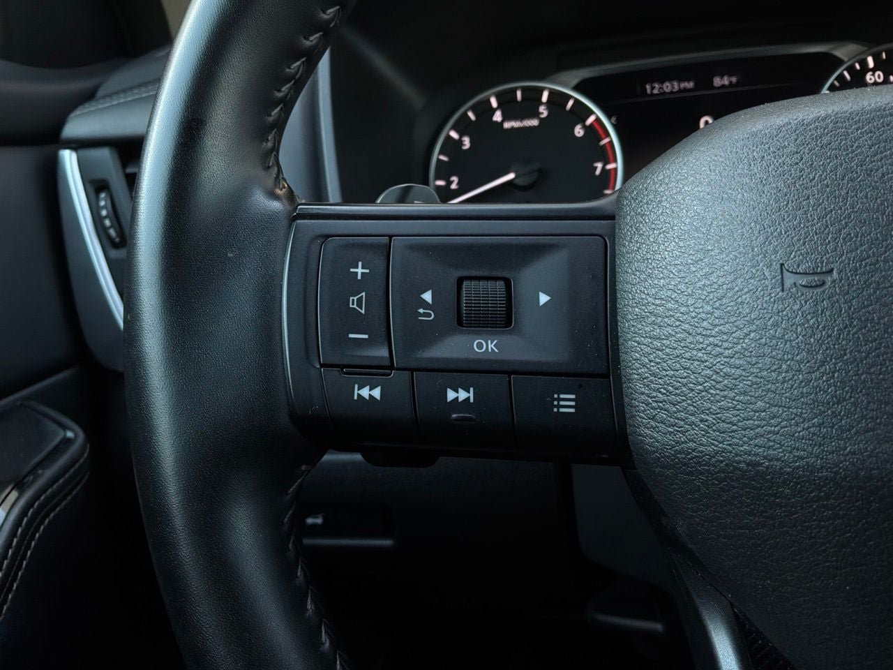 Used 2025 Nissan Rogue SV FWD image 35