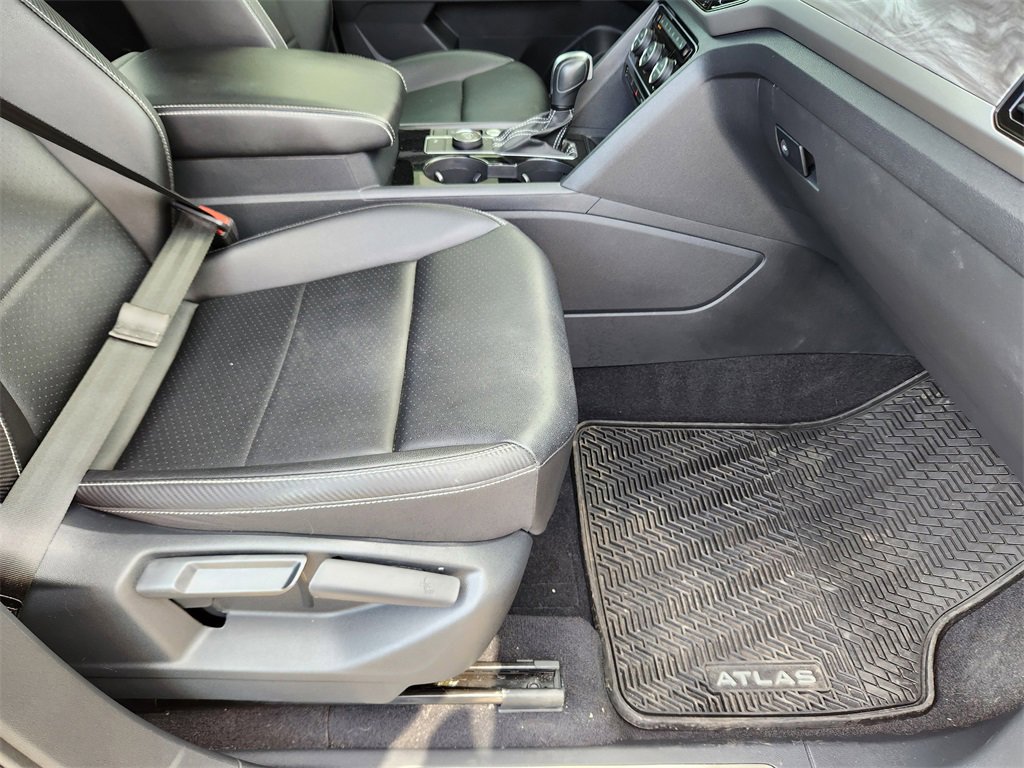 Used 2023 Volkswagen Atlas Cross Sport SE w/ Black Wheel Package image 15