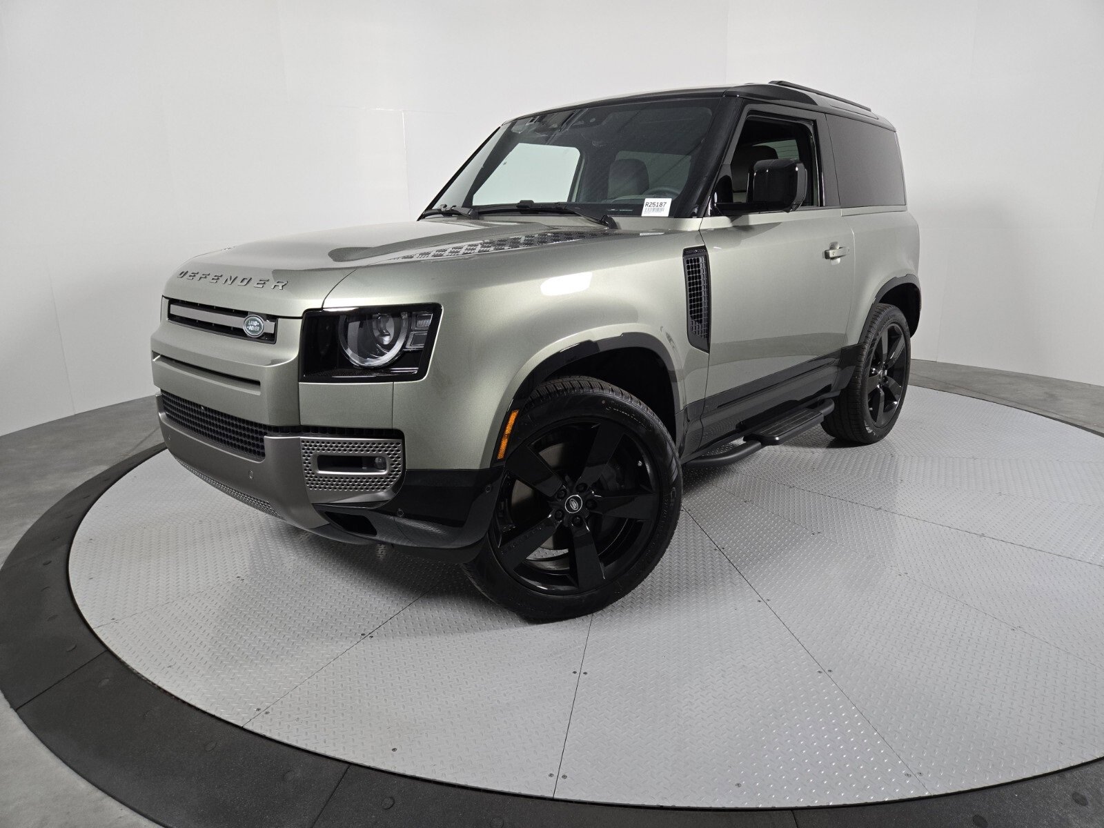 New 2025 Land Rover Defender 90 X-Dynamic SE