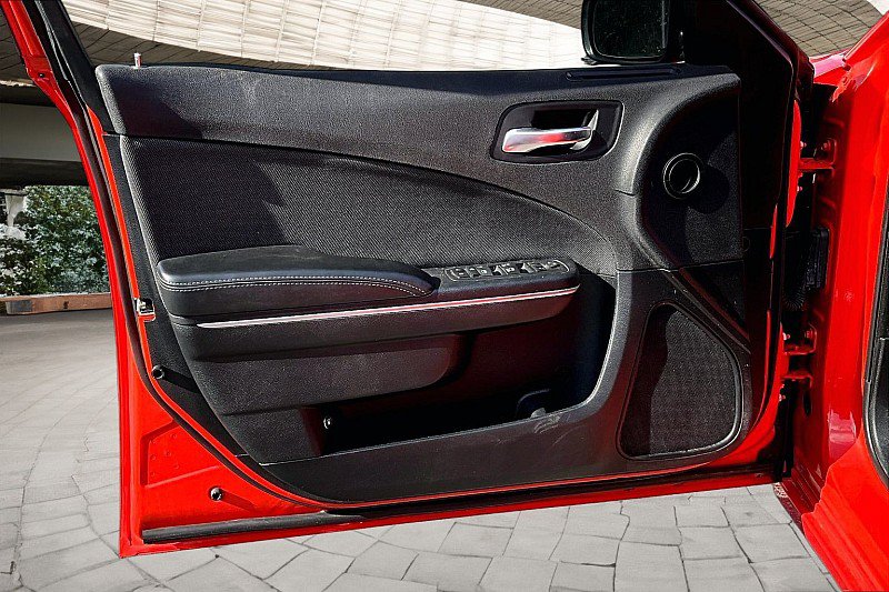 Used 2017 Dodge Charger SE RWD image 14