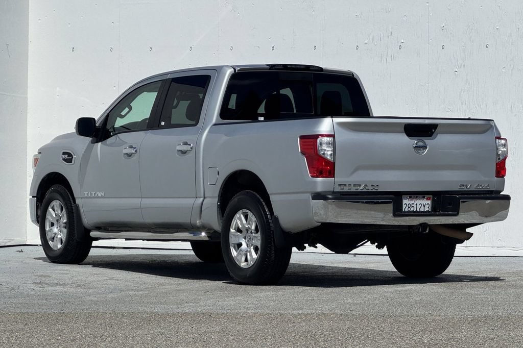 Used 2017 Nissan Titan SV AWD/4WD image 5