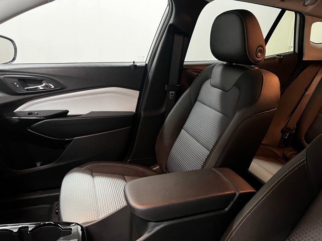 New 2026 Chevrolet Trax LT w/ Sunroof Package image 23