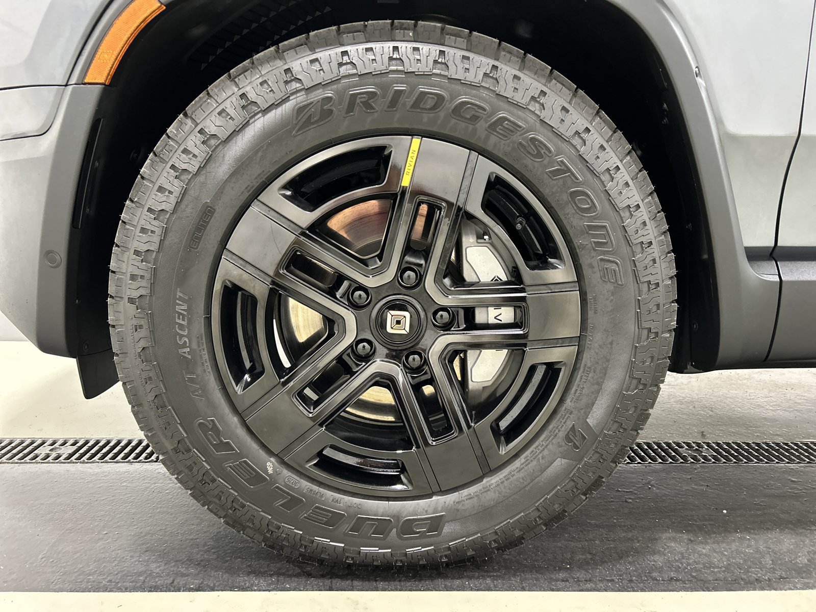 Used 2024 Rivian R1T Adventure AWD/4WD image 9