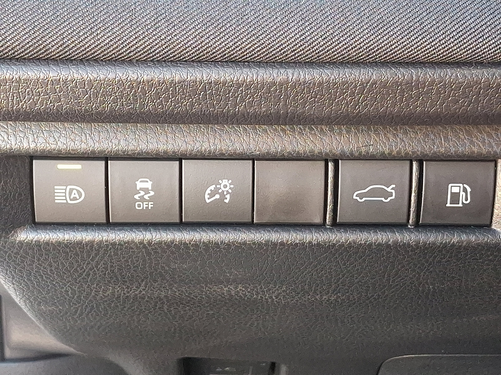 Certified 2025 Toyota Camry Hybrid image 23