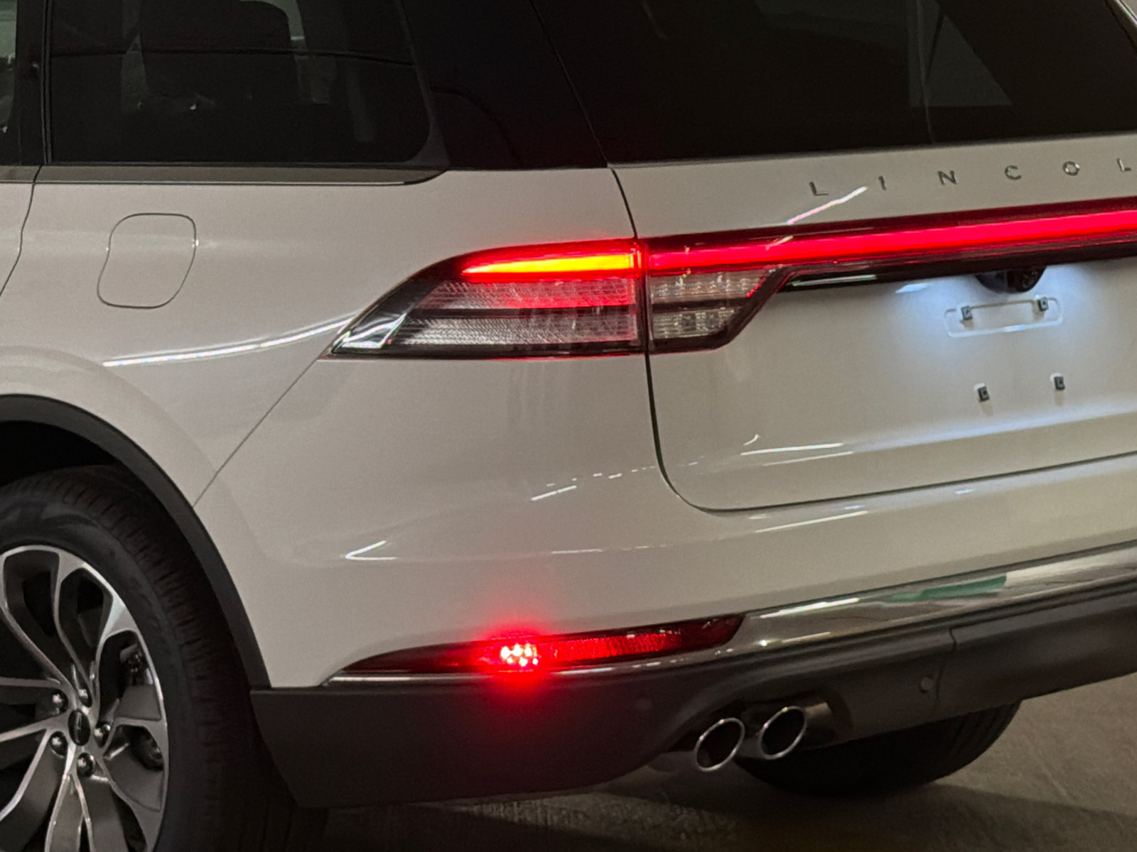 New 2027 Lincoln Aviator AWD image 7