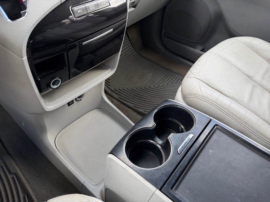 Used 2012 Toyota Sienna LE image 21