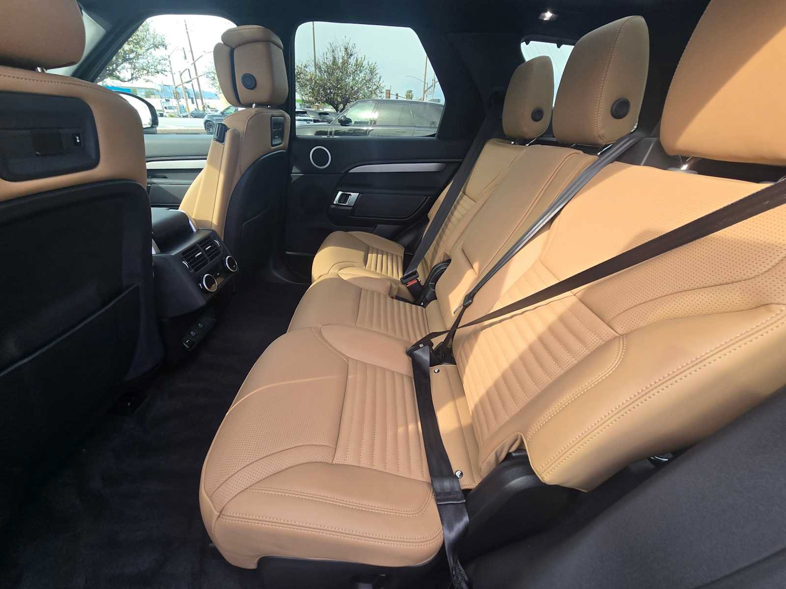 New 2026 Land Rover Discovery Limited Edition AWD/4WD image 21