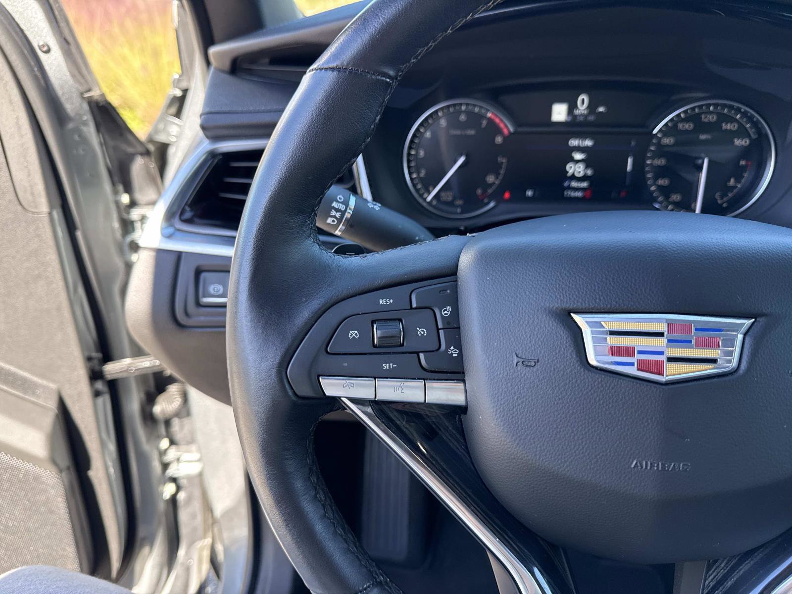 Used 2025 Cadillac XT6 Premium Luxury image 31