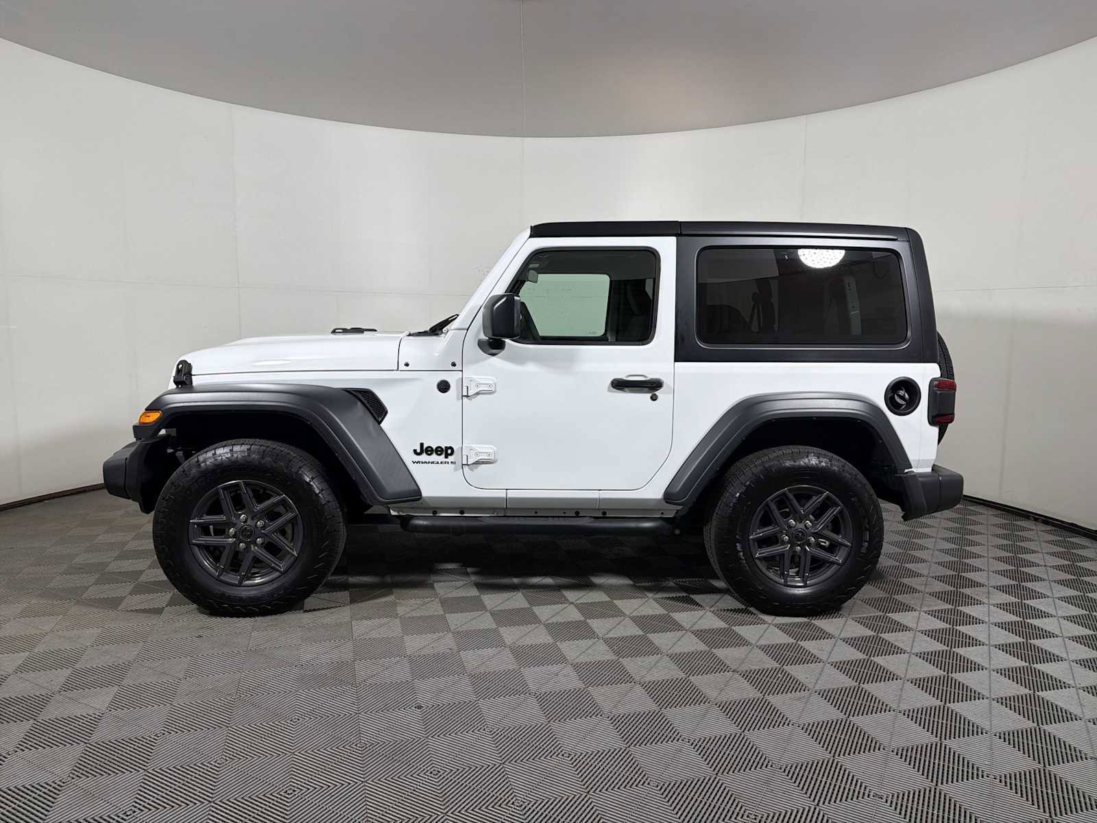 Used 2024 Jeep Wrangler Sport S image 4