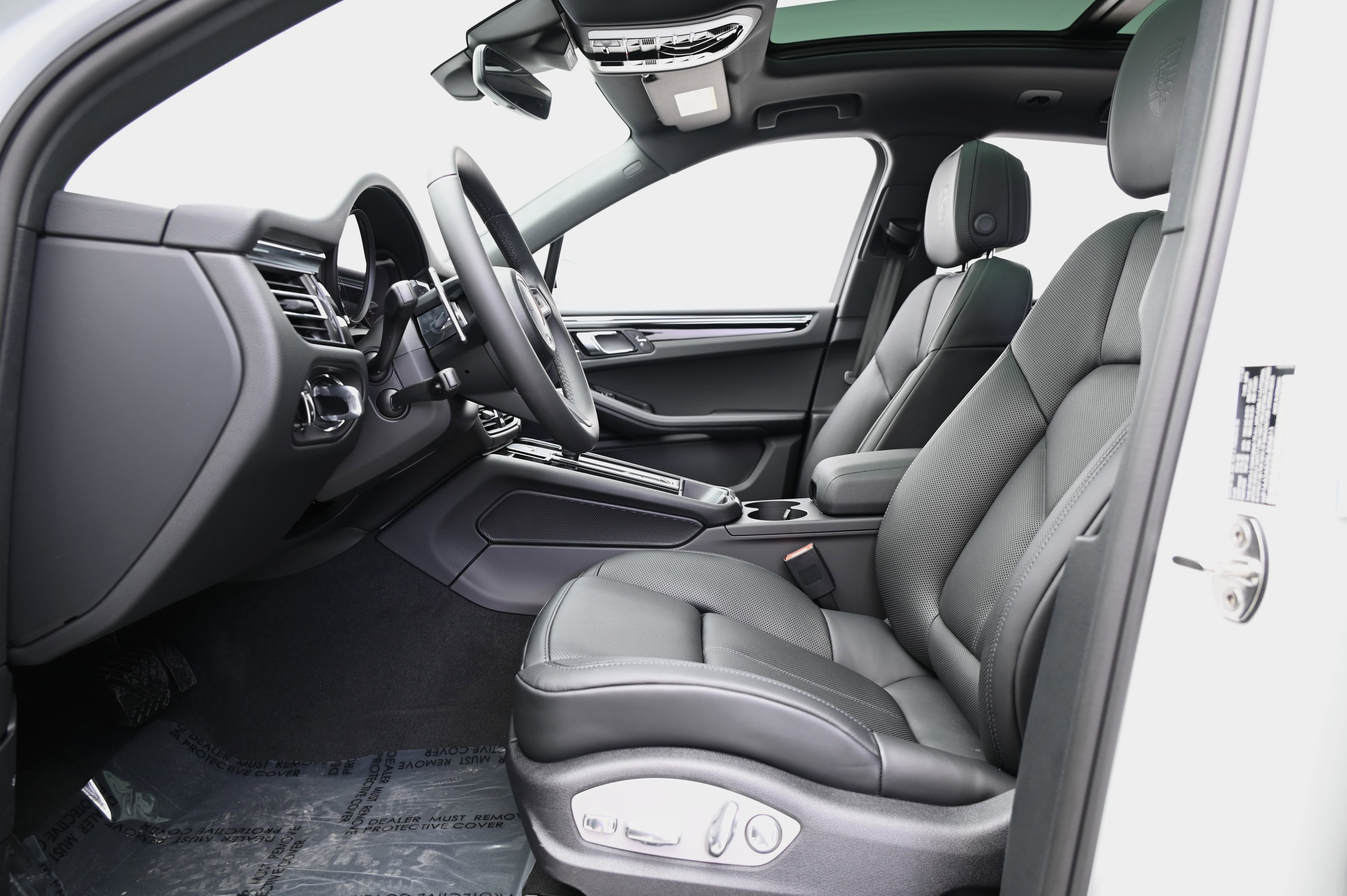 Used 2025 Porsche Macan image 37