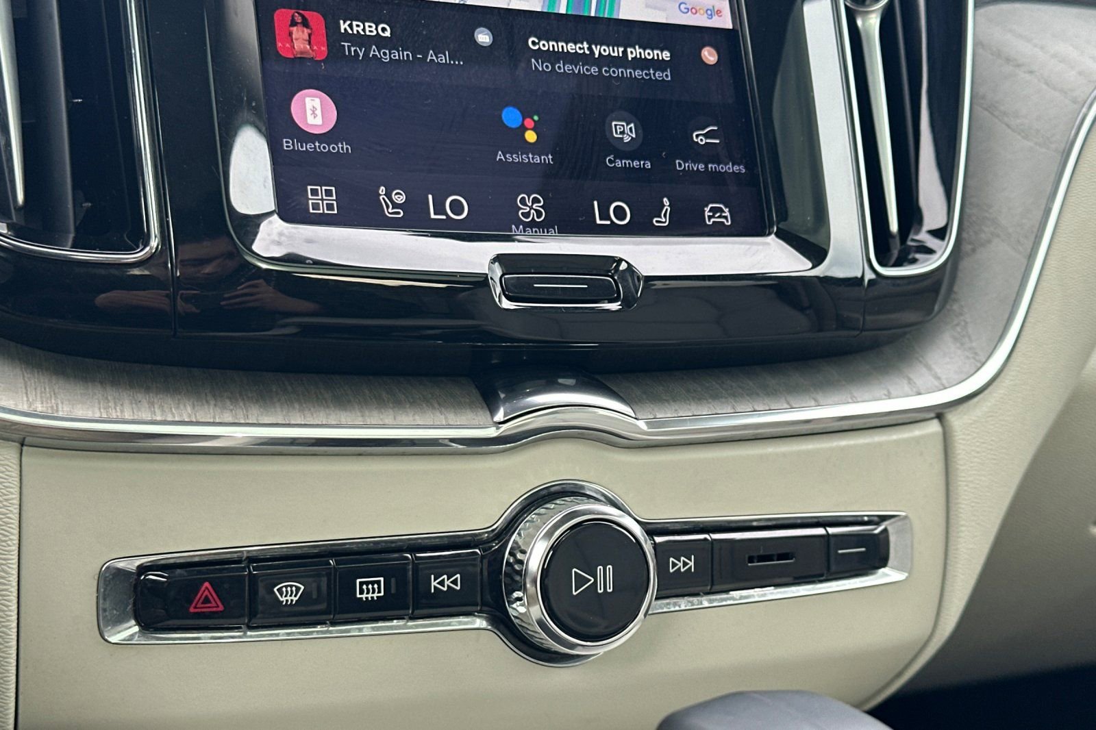 Used 2023 Volvo XC60 T8 Plus image 23