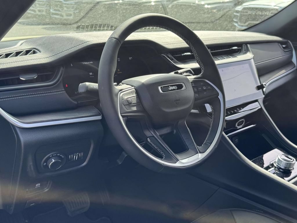 New 2026 Jeep Grand Cherokee Altitude AWD/4WD image 2