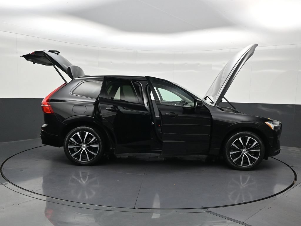 Certified 2024 Volvo XC60 B5 Plus w/ Protection Package Premier AWD/4WD image 31
