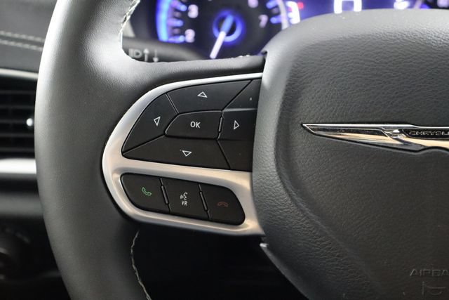 Used 2025 Chrysler Pacifica Select AWD/4WD image 25