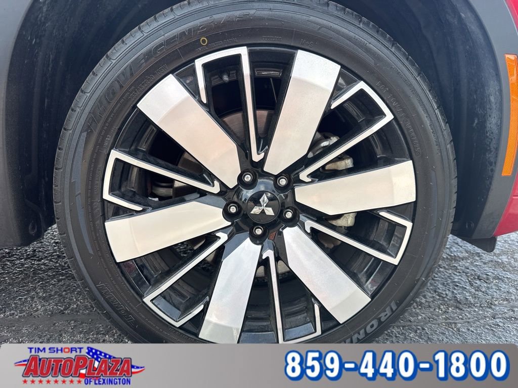 Used 2025 Mitsubishi Outlander AWD image 36