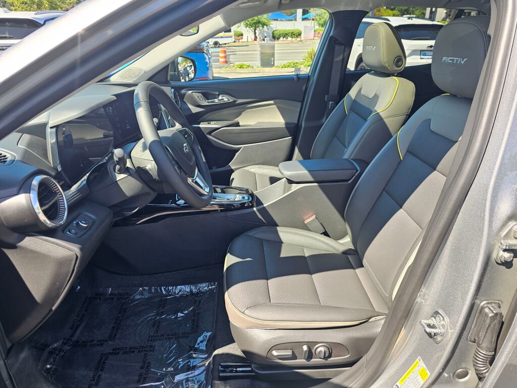 New 2026 Chevrolet Trax ACTIV w/ Sunroof Package FWD image 21