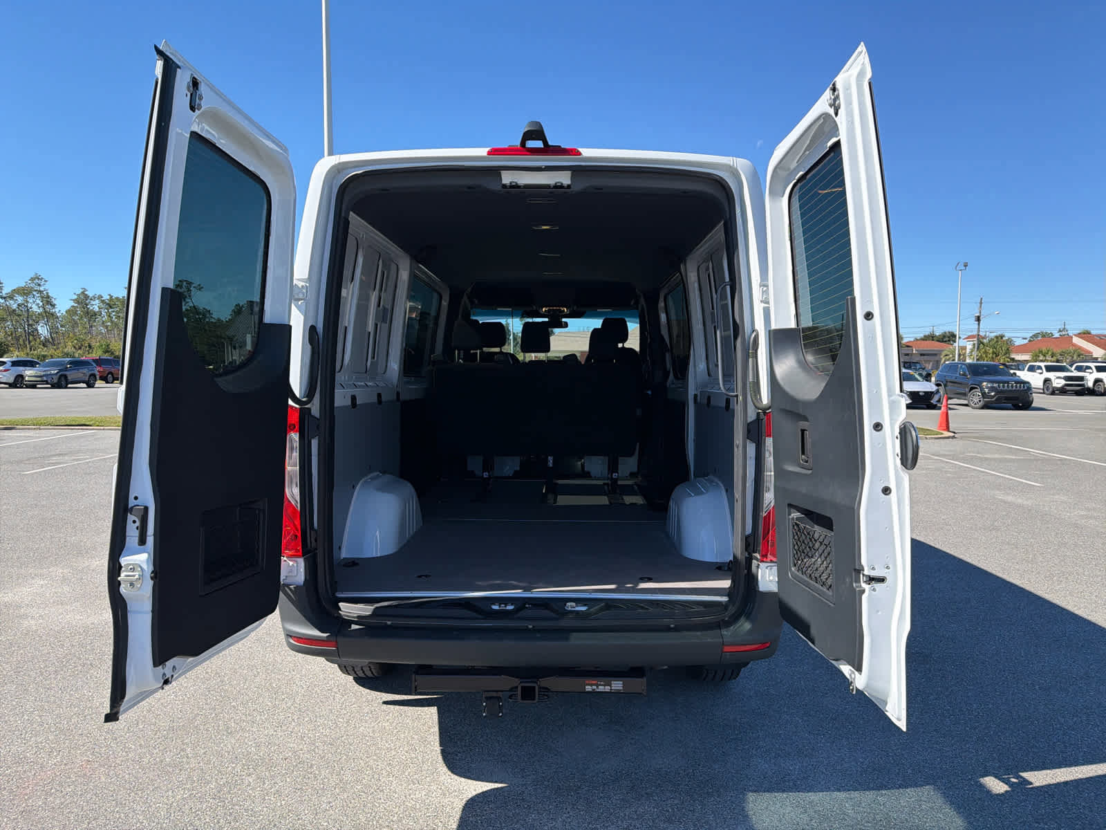 Used 2025 Mercedes-Benz Sprinter 2500 image 5