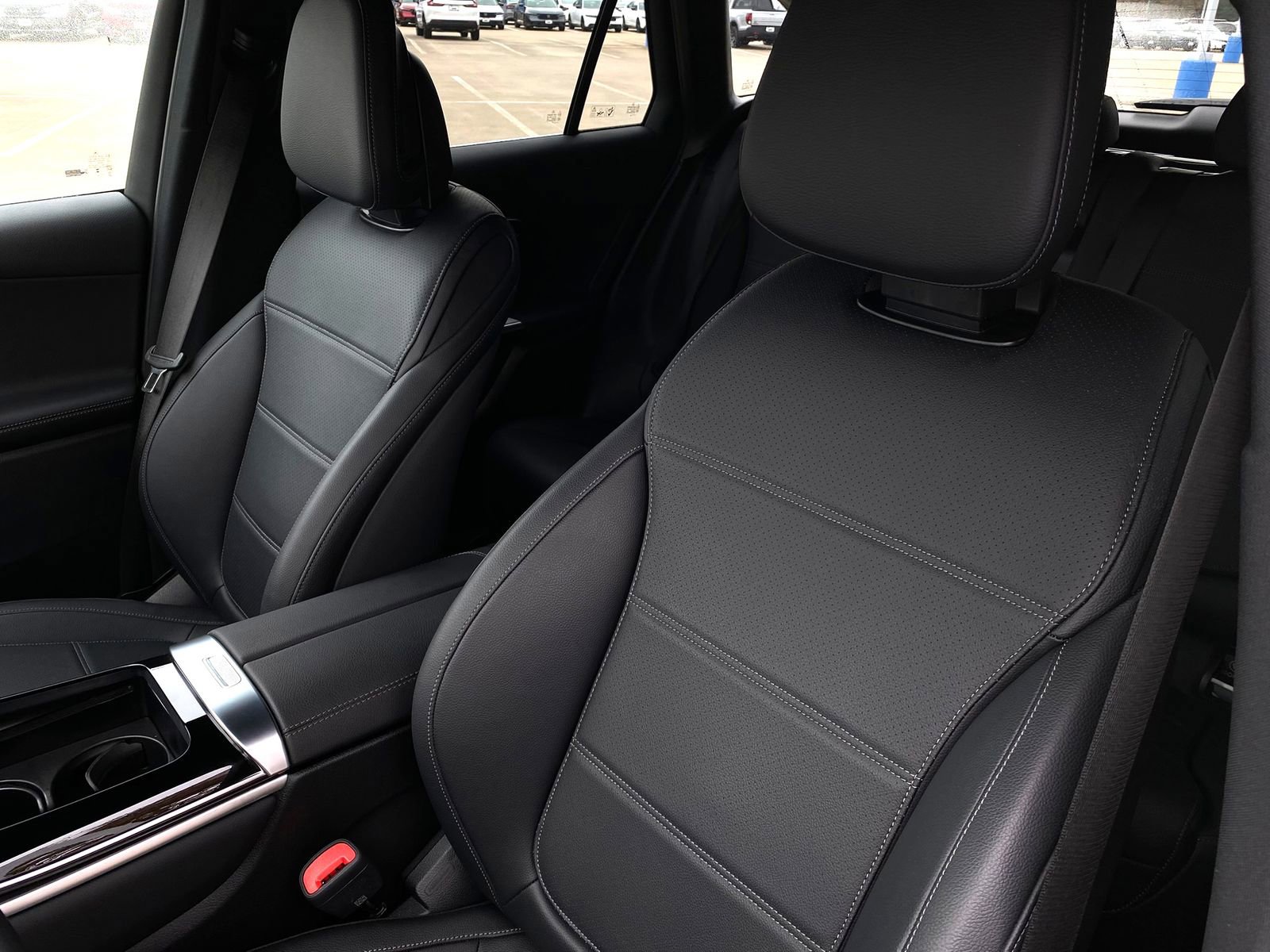 Used 2025 Mercedes-Benz GLC 300 image 12