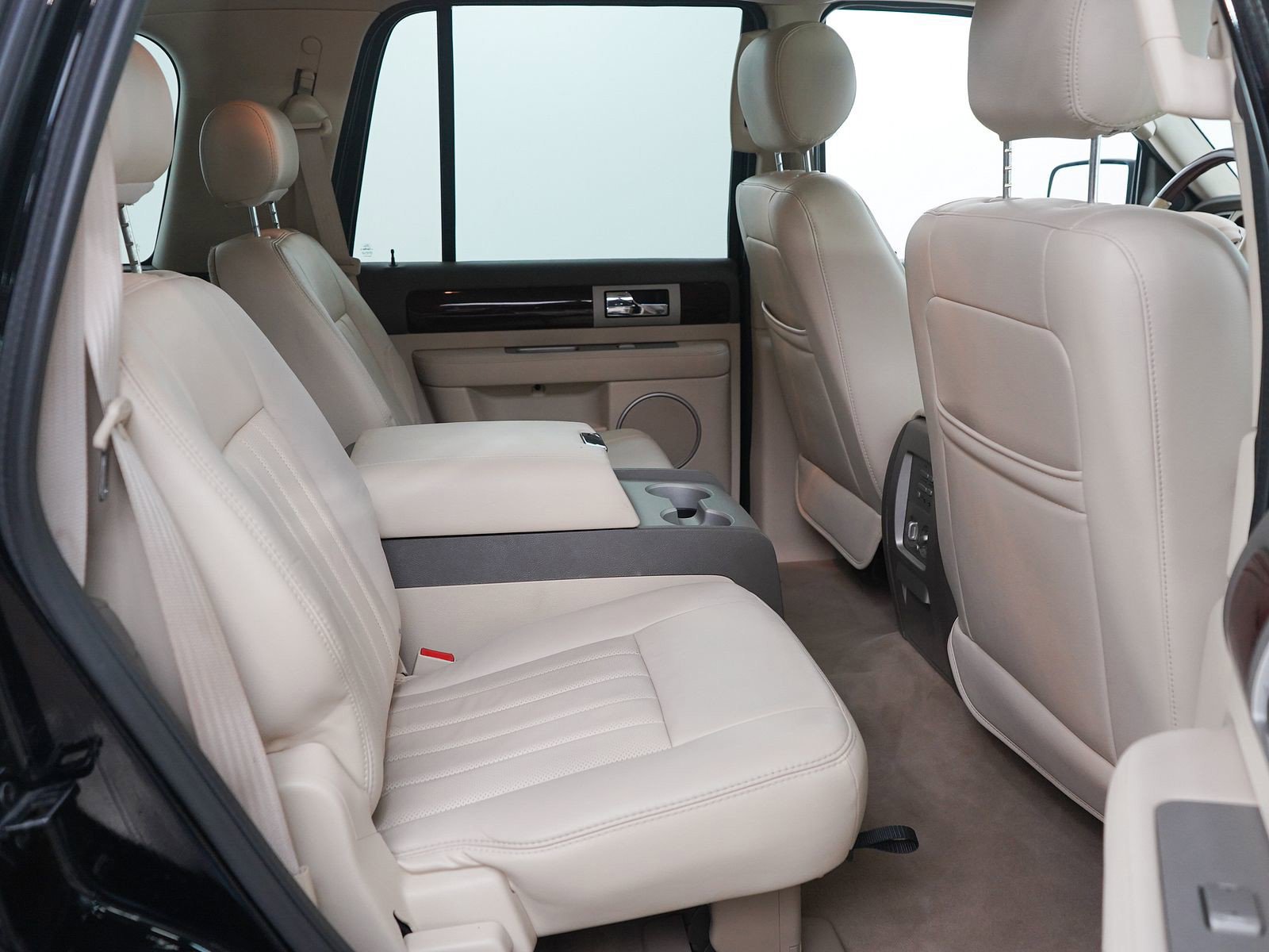 Used 2004 Lincoln Navigator Ultimate AWD/4WD image 12
