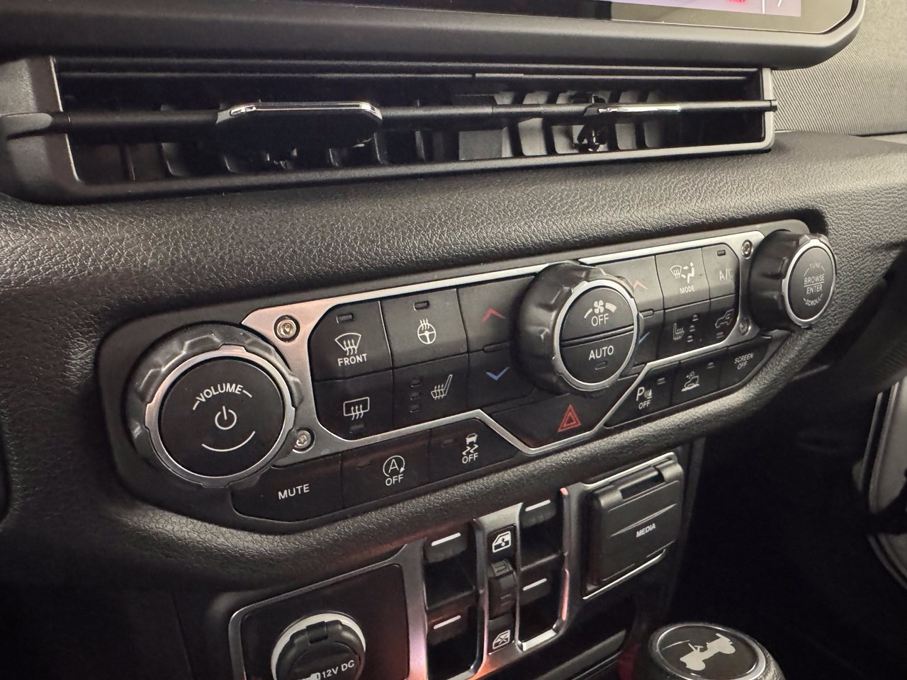 Used 2024 Jeep Wrangler Unlimited Sport AWD/4WD image 22