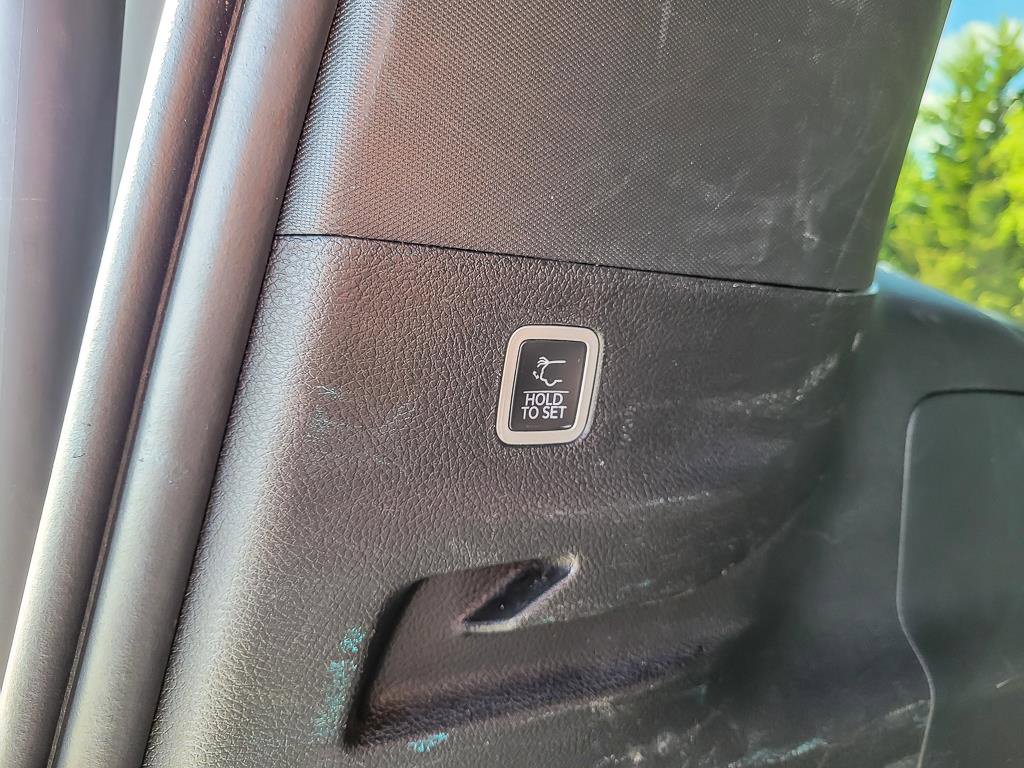 Used 2024 Jeep Wagoneer L Series II w/ Flexible Seating Group RWD image 28