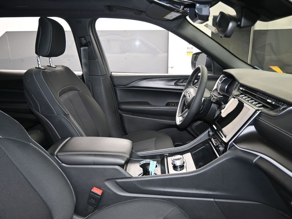 Used 2024 Jeep Grand Cherokee L Laredo image 44