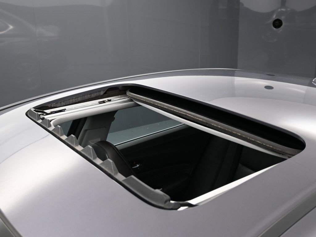 Used 2017 Acura TLX V6 SH-AWD w/ Technology Pkg image 11