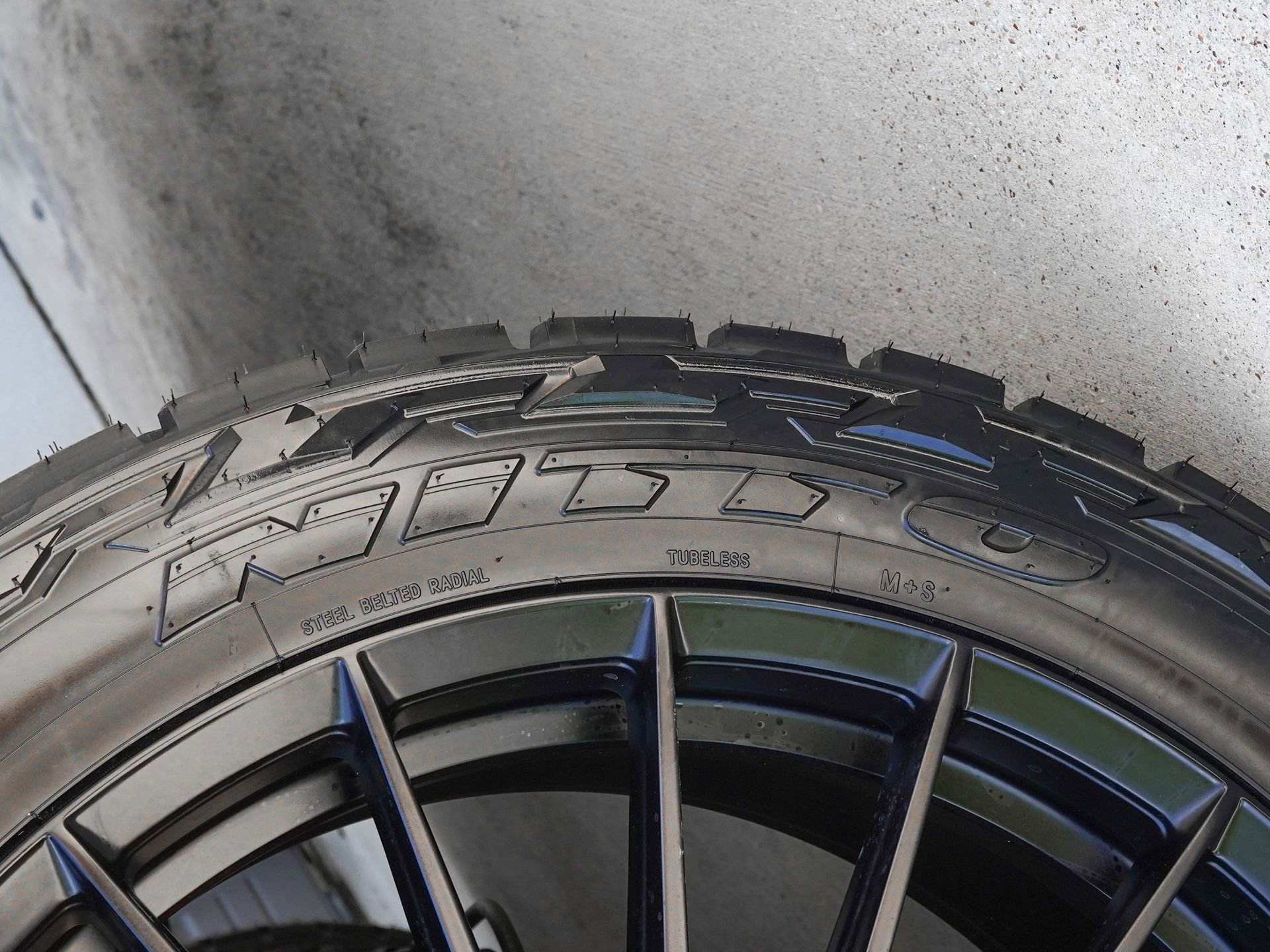 Used 2026 Cadillac Escalade V w/ LPO, ONYX Package image 36