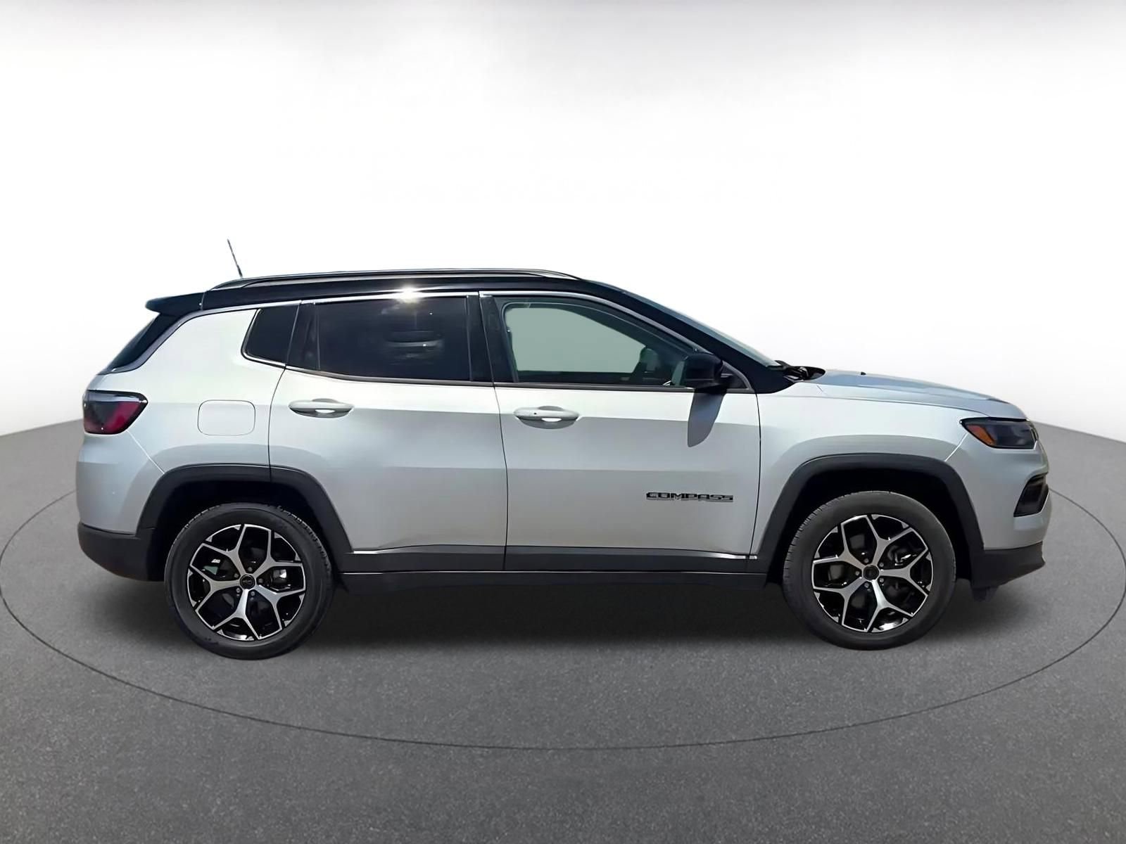 Used 2025 Jeep Compass Limited image 16