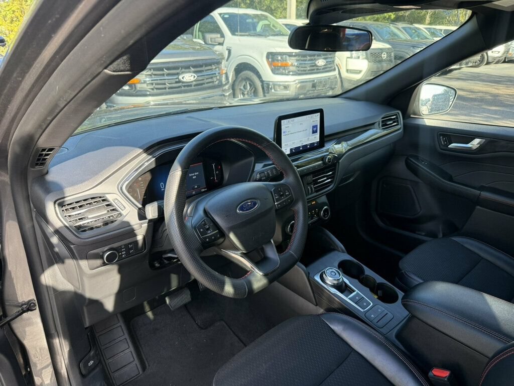 Used 2025 Ford Escape ST-Line FWD image 3