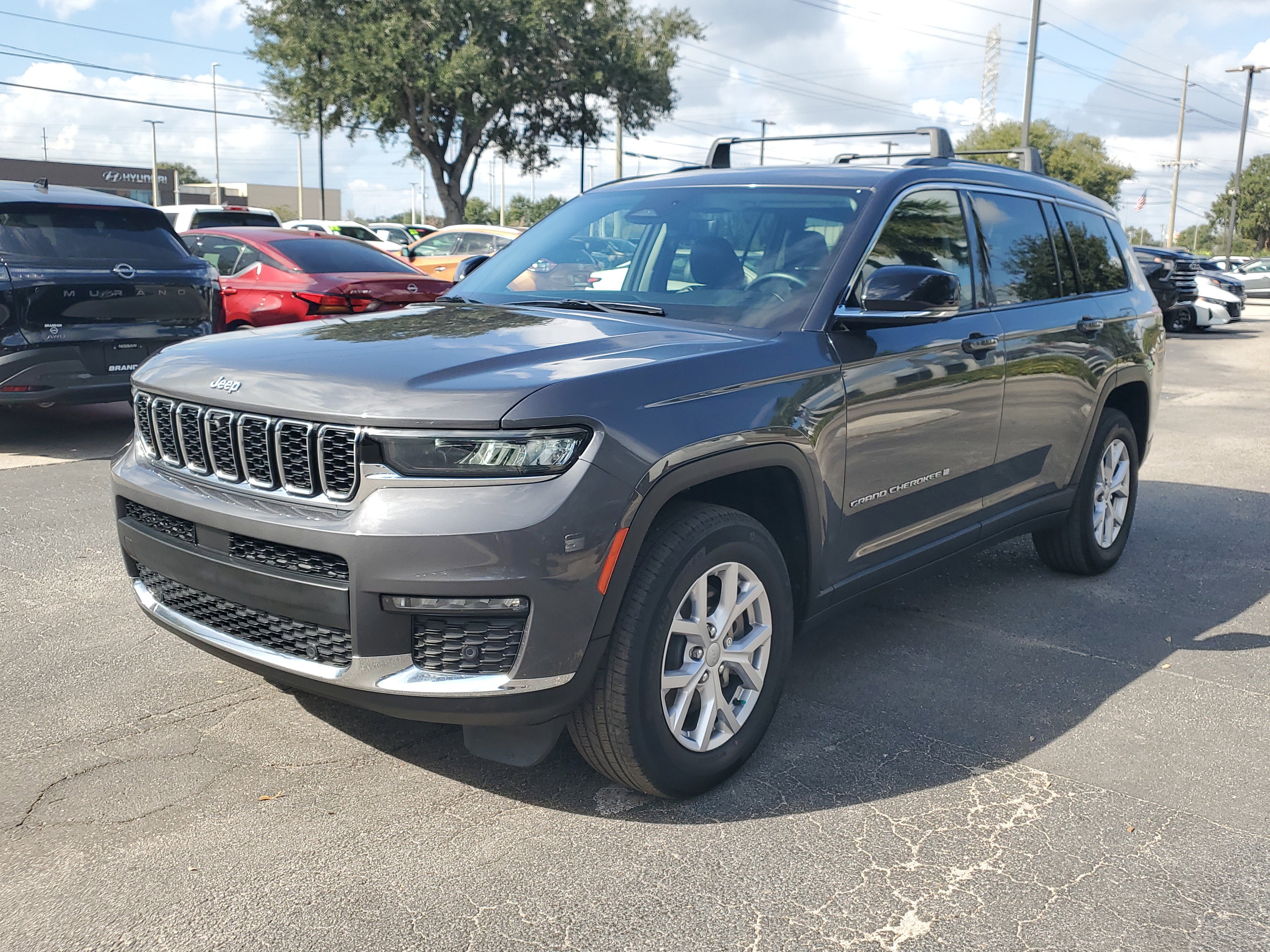 Used 2022 Jeep Grand Cherokee L Limited w/ Luxury Tech Group II image 3