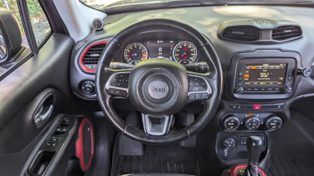 Used 2016 Jeep Renegade Trailhawk w/ Premium Trailhawk Package AWD/4WD image 24